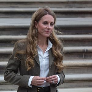 Catherine (Kate) Middleton, arborant des cheveux blonds, visitent les jardins, récemment transformés, du musée d'histoire naturelle à Londres, le 4 septembre 2025. (Zuma Press / Bestimage)
