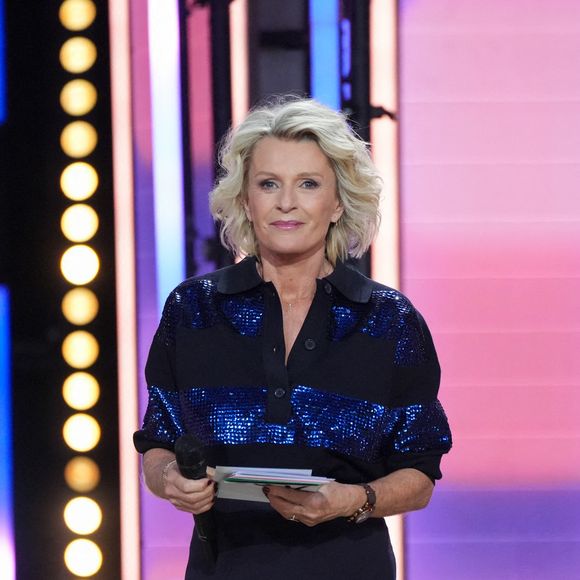 En parallèle, elle utilise ses réseaux pour promouvoir sa nouvelle chaîne YouTube lancée en septembre.

Sophie Davant lors de la soirée de lancement de la 39ème édition du Téléthon sur France 3 aux Studios du Lendit à Saint-Denis, France. © Anne-Sophie Guebey/Bestimage