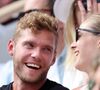 mais aussi des clichés montrant la sublime robe tout en dentelle de la mariée.

Kevin Mayer et sa compagne Delphine Jariel dans les tribunes lors des Internationaux de France de Tennis de Roland Garros 2023. Paris, le 10 juin 2023. © Jacovides-Moreau / Bestimage