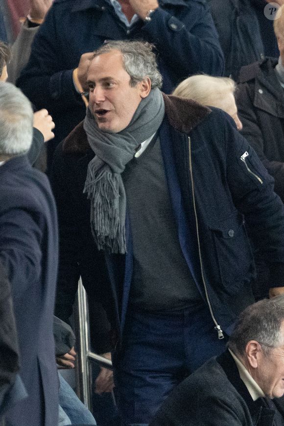 Benjamin Patou - Célébrités dans les tribunes du match de Ligue des Champions entre le PSG contre le Bayern de Munich (1-2) au Parc des Princes à Paris le 4 novembre 2025. © Cyril Moreau/Bestimage