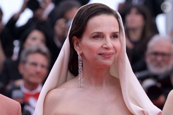 L'illustre actrice française multiprimée, celle qui préside le jury de la 78e édition du Festival de Cannes 2025 est aussi une femme sublime.

Juliette Binoche - Montée des marches du film « Partir un jour » pour la cérémonie d’ouverture du 78ème Festival International du Film de Cannes, au Palais des Festivals à Cannes. Le 13 mai 2025
© Rachid Bellak / Bestimage
