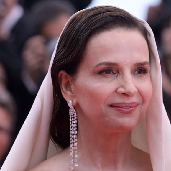 L'illustre actrice française multiprimée, celle qui préside le jury de la 78e édition du Festival de Cannes 2025 est aussi une femme sublime.

Juliette Binoche - Montée des marches du film « Partir un jour » pour la cérémonie d’ouverture du 78ème Festival International du Film de Cannes, au Palais des Festivals à Cannes. Le 13 mai 2025
© Rachid Bellak / Bestimage