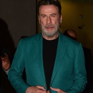 La police canadienne a ouvert une enquête afin de déterminer les circonstances exactes de cette disparition soudaine
John Travolta avec sa femme Kelly Preston et leur fille Ella Bleu à la sortie du restaurant "Komodo" à Miami, le 7 juin 2018.
Crédit : Backgrid UK / Bestimage