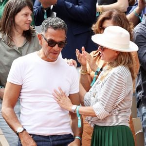 Sarah Poniatowski (Lavoine) avec son compagnon Roschdy Zem et son fils Roman dans les tribunes lors des Internationaux de France de Tennis de Roland Garros 2025. Paris, le 1er Juin 2025. © Dominique Jacovides/Bestimage