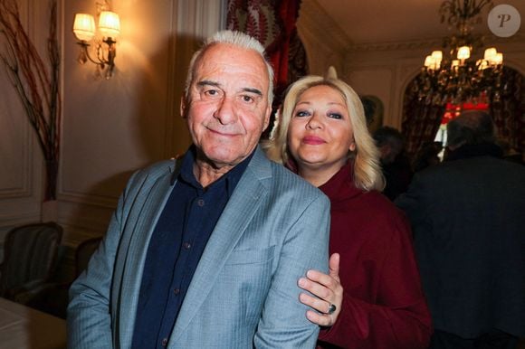 Michel Fugain et son épouse Sandra lors de la soirée de lancement du livre Sardou Regards de Bastien Kossek publié par les éditions Ramsay à l'hôtel Raphael, Paris, France, le 15 avril 2019. Photo par David Boyer/ABACAPRESS.COM