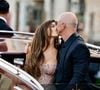 Cependant l'une de ses tenues aurait été dérobée
Jeff Bezos et sa femme Lauren Sanchez au lendemain de leur cérémonie de mariage à Venise en Italie le samedi 28 juin 2025.
Crédit : Backgrid UK/ Bestimage