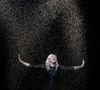 Grâce au magazine, on pouvait en effet découvrir la chambre de la chanteuse dotée d'un papier peint de couleur verte sur lequel ont été dessinés des cygnes. Une inspiration
Louane à l'Eurovision en mai 2025 (Credit Image: © Baden Roth/ZUMA Press Wire)