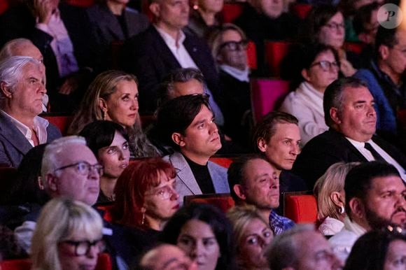 Exclusif - Alain-Fabien Delon et Laura Bensadoun lors de la soirée hommage Ciné-concert symphonique "Alain Delon, le dernier Samouraï" au palais des congrès à Paris le 8 novembre 2024 le jour de son anniversaire. Pour cette soirée, le chef d'orchestre Vahan Mardirossian a dirigé l'orchestre symphonique de Douai.
© Moreau / Jacovides / Bestimage