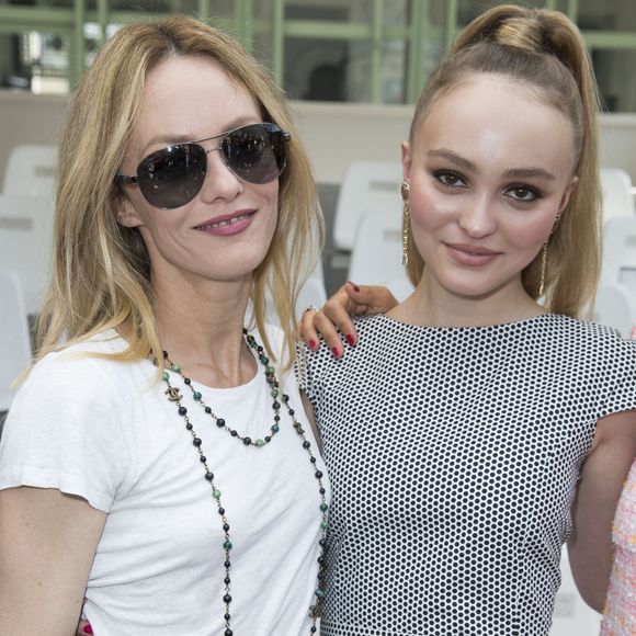 Vanessa Paradis et  Lily-Rose Depp - People au 2ème défilé de mode "Chanel", collection Haute-Couture automne-hiver 2018/2019, à Paris. Le 3 juillet 2018
© Olivier Borde / Bestimage