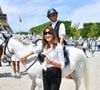 Carla Bruni est naturellement venue soutenir sa fille Giulia Sarkozy qui participait à cette 11e édition du Longines Paris Eiffel Jumping.
Giulia Sarkozy sur Valentine et sa mère Carla Bruni lors de la coupe Kids Cup L'Envol lors du Longines Paris Eiffel Jumping le 20 juin 2025
© Perusseau / Veeren / Bestimage