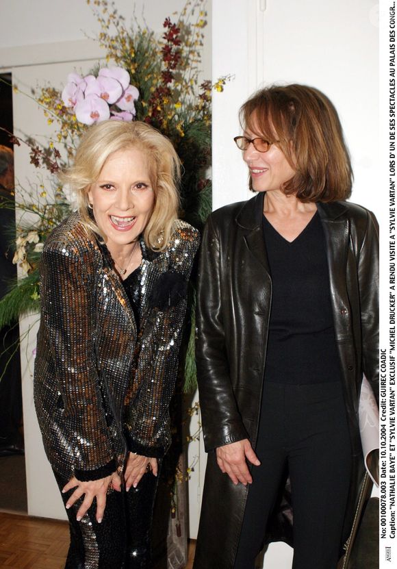 "Nathalie Baye" et "Sylvie Vartan" exclusif "Michel Drucker" a rendu visite à "Sylvie Vartan" lors d'un de ses spectacles au Palais des Congrès à Paris COADIC GUIREC / BESTIMAGE