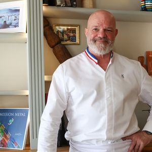 Exclusif - Le chef Philippe Etchebest dans les cuisines de son restaurant "Maison Nouvelle" à Bordeaux, le 11 avril 2025. ©Jean-Marc Lhomer/Bestimage.