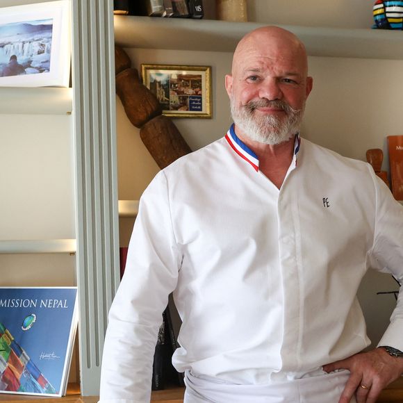 Exclusif - Le chef Philippe Etchebest dans les cuisines de son restaurant "Maison Nouvelle" à Bordeaux, le 11 avril 2025. ©Jean-Marc Lhomer/Bestimage.