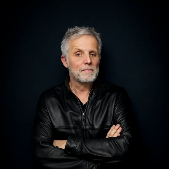 Il s'agit d'une demeure qui lui offre un panorama "splendide" comme le soulignent nos confrères de "Nice Matin" qui ont rencontré Stéphane Guillon.

Exclusif -  Stéphane Guillon pose lors de sa venue dans le « 15h-16h » présenté par CS. Cohen et diffusé en direct sur Radio J, à Paris, France, le 27 janvier 2025. © Jack Tribeca / Bestimage