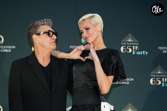Leur présence a été immortalisée par l'organisateur Jérémy Urbain, qui les a qualifié de "couple merveilleux".

Marc Lavoine et sa compagne Adriana Karembeu - Personnalités à la "Roaring Party" , soirée du 65ème anniversaire du festival TV de Monte-Carlo au Monte-Carlo Bay le 15 juin 2026.

© Claudia Albuquerque / Bestimage