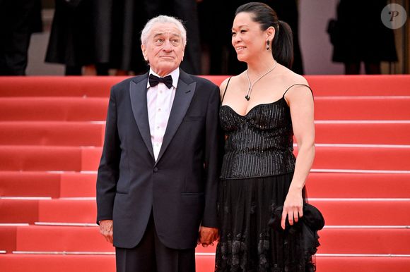 Robert de Niro, Tiffany Chen lors de la cérémonie d'ouverture du 78ème Festival de Cannes à Cannes, France, le 13 mai 2025. Photo par Julien Reynaud/APS-Medias/ABACAPRESS.COM