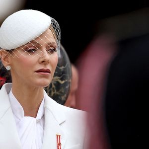 La princesse Charlène de Monaco - La famille princière monégasque dans la cour d'honneur du palais lors de la la fête nationale à Monaco le 19 novembre 2025. © Dominique Jacovides - Bruno Bebert / Bestimage