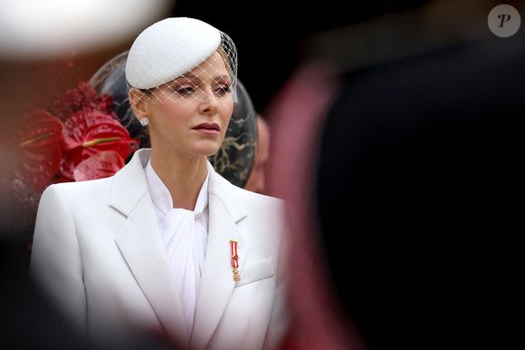 La princesse Charlène de Monaco - La famille princière monégasque dans la cour d'honneur du palais lors de la la fête nationale à Monaco le 19 novembre 2025. © Dominique Jacovides - Bruno Bebert / Bestimage