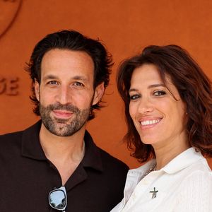 Harry Roselmack, Arnaud Ducret, Laurie Cholewa ou encore Daniel Riolo étaient présents en couple.

Greg Levy et Laurie Cholewa au photocall du village lors des Internationaux de France de Tennis de Roland Garros 2026, à Paris, France, le 30 mai 2026. © Dominique Jacovides/Bestimage



Photocall au village lors des Internationaux de France de Tennis de Roland Garros 2026, à Paris, France, le 30 mai 2026.