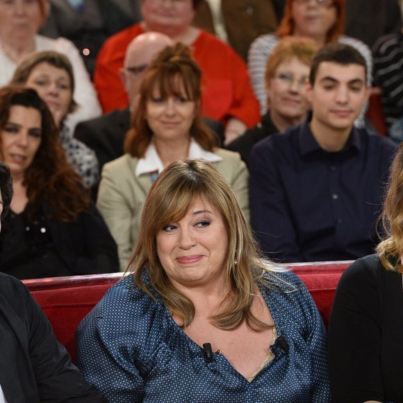 Michèle Bernier avec ses enfants Enzo et Charlotte lors de l'enregistrement de l'émission "Vivement Dimanche" à Paris le 8 janvier 2014. 

AGENCE / BESTIMAGE