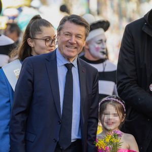 Christian Estrosi, le maire de Nice, sa fille Bianca, son 1er adjoint Anthony Borré et Graig Monetti, l'adjoint au maire de Nice, délégué à l’événementiel, à la jeunesse et à l'égalité des chances, ont lancé "La Carnavalina", une déambulation d'artistes, musiciens, jongleurs, acrobates..., le long de l'avenue Jean Médecin en prémice à la soirée d'ouverture de la 140eme édition du Carnaval de Nice "Roi des Oceans" à Nice, le 15 février 2025.
Crédit : Bruno Bebert / Bestimage