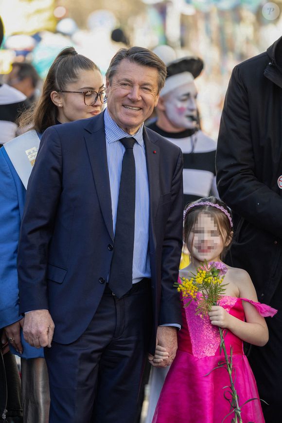 Christian Estrosi, le maire de Nice, sa fille Bianca, son 1er adjoint Anthony Borré et Graig Monetti, l'adjoint au maire de Nice, délégué à l’événementiel, à la jeunesse et à l'égalité des chances, ont lancé "La Carnavalina", une déambulation d'artistes, musiciens, jongleurs, acrobates..., le long de l'avenue Jean Médecin en prémice à la soirée d'ouverture de la 140eme édition du Carnaval de Nice "Roi des Oceans" à Nice, le 15 février 2025.
Crédit : Bruno Bebert / Bestimage