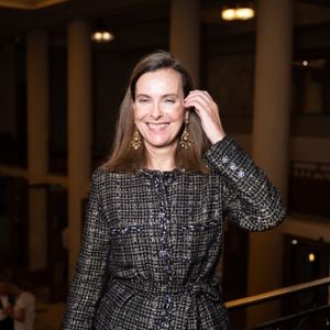 Carole Bouquet au défilé Stéphane Rolland Collection Haute Couture Automne/Hiver 2025-2026 lors de la Fashion Week de Paris (PFW) au théâtre des Champs-Élysées, à Paris, France, le 8 juillet 2025. Pierre Perusseau/Bestimage
