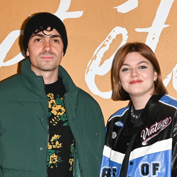 Florian Rossi et sa compagne Louane Emera à l'avant-première du film "Cet été-là" au cinéma Pathé Wepler à Paris le 3 janvier 2022.

© Coadic Guirec/Bestimage