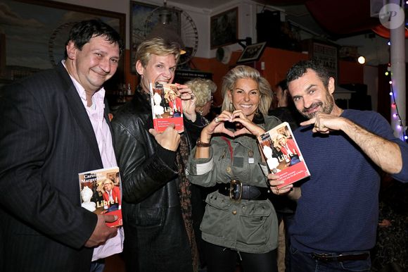Exclusif -Caroline Margeridon, François Cases Bardina, Stéphane Vanhandenhoven  et François-Xavier Renou (Fransoa Superstar) - People à la soirée du lancement du livre "Libre !" de Caroline Margeridon à la Chope des Puces à Saint-Ouen. Le 8 novembre 2021
© Cédric Perrin / Bestimage
