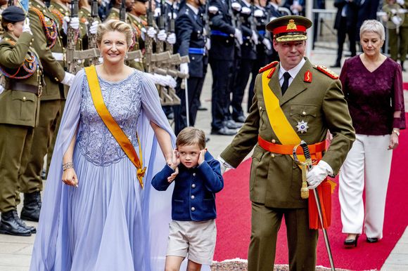 Le grand-duc Guillaume de Luxembourg, la grande-duchesse Stéphanie de Luxembourg (de Lannoy), le prince Charles Jean Philippe Joseph Marie Guillaume, lors des célébrations du changement de souverain au Luxembourg, premier jour à Luxembourg-Ville, Luxembourg, le 3 octobre 2025.
Photo : Dana Press / Bestimage