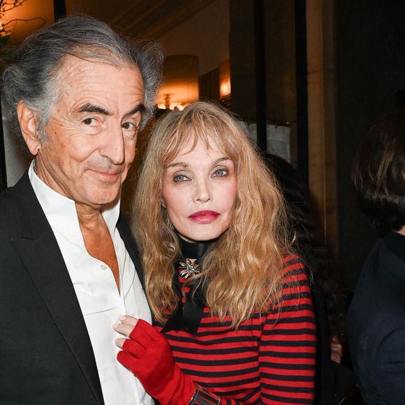Bernard-Henri Lévy et Arielle Dombasle - Lancement du numéro 75 de la revue littéraire "La règle du jeu", avec pour thème "Comment lisez-vous ?", au Café de Flore à Paris. Le 16 février 2022 © Coadic Guirec / Bestimage