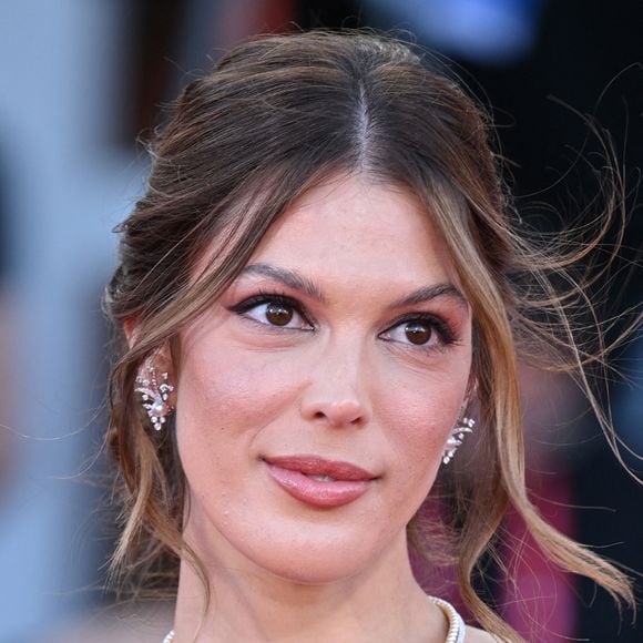 Iris Mittenaere lors de la première de Père Mère Sœur Frère dans le cadre du 82ème Festival International du Film de Venise au Lido de Venise, Italie, le 31 août 2025. Photo par Aurore Marechal/ABACAPRESS.COM