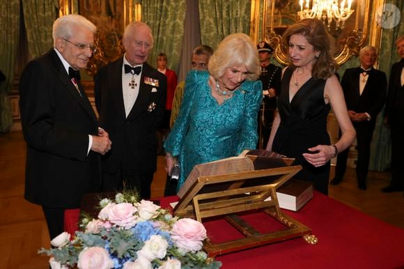 Le roi Charles III d'Angleterre et Camilla Parker Bowles, reine consort d'Angleterre, au banquet d'Etat en leur honneur au palais du Quirinale à Rome, le 9 avril 2025. Imago/PsnewZ/Bestimage