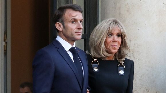 Un geste de Brigitte Macron envers son mari au Vietnam fait jaser : l'Elysée obligé de réagir