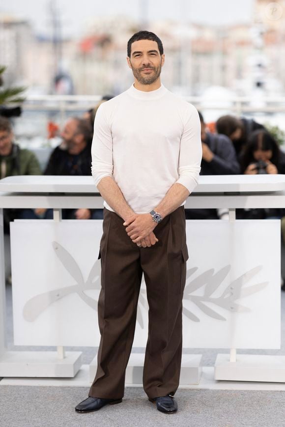 Tahar Rahim au photocall du film "Alpha" lors du 78ème Festival International du Film de Cannes, au Palais des Festivals à Cannes, France, le 20 mai 2025. © Jacovides-Moreau/Bestimage
