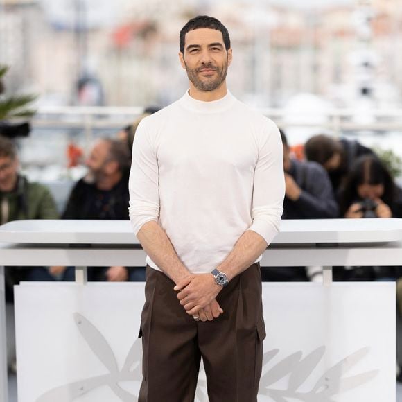 Tahar Rahim au photocall du film "Alpha" lors du 78ème Festival International du Film de Cannes, au Palais des Festivals à Cannes, France, le 20 mai 2025. © Jacovides-Moreau/Bestimage