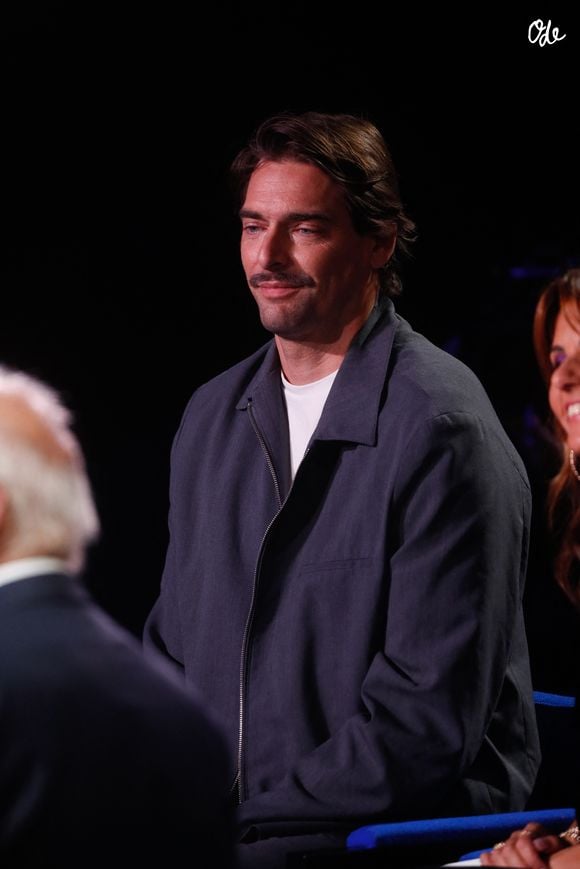 Camille Lacourt lors de l'enregistrement de l'émission "La Boîte à Secrets" dans les studios de la Cité du Cinéma à Saint-Denis, le 3 janvier.

© Christophe Clovis / Bestimage