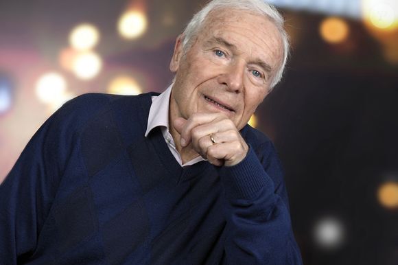 délivrant un message d'espoir : "Même si on n’en guérit pas, on peut vivre normalement avec, à condition de trouver le traitement adapté."

Portraits de Pierre Douglas  lors de l'enregistrement de l'émission "Chez Jordan de Luxe" à Paris le 27 février 2024. © Cédric Perrin/Bestimage