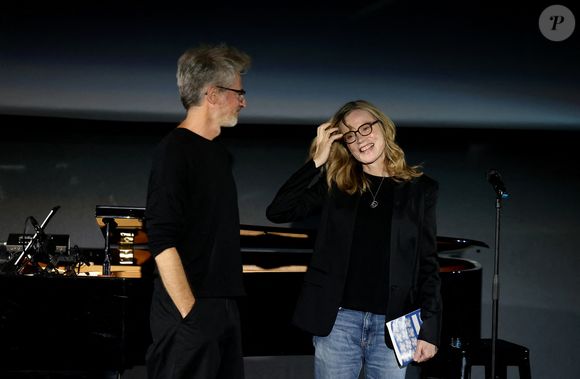 Concert surprise, après la projection de son film, d'Isabelle Carré, accompagnée par son frère Benoît Carré au piano lors de la 7e édition du festival Cineroman à Nice le 1er Octobre 2025 © Bebert-Jacovides/Bestimage