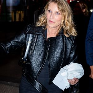 Et parmi eux, celui d'animatrice pour enfants... qui lui a valu quelques situations particulièrement malaisantes avec des papas beaucoup trop entreprenants.

Alexandra Lamy - Arrivées des célébrités à l'After-party de la 51ème cérémonie des Cesar au Fouquet's à Paris le 26 février 2026.
© Yoann Ouahcene / Bestimage