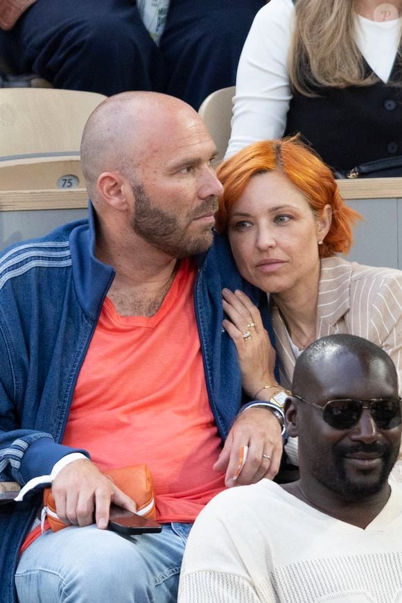 Natasha St-Pier et son compagnon Vincent Bidal dans les tribunes (night session) lors des Internationaux de France de Tennis de Roland Garros 2025, le 3 juin 2025 à Paris. © Dominique Jacovides / Bestimage