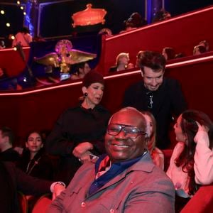 tout comme Magloire aux premières loges du show. 

Magloire, lors de la représentation pour Les Pièces Jaunes du Cirque Bouglione au Cirque d'Hiver organisée par le couturier Stéphane Rolland, Paris, France, le 10 janvier 2026. © Jack Tribeca / Bestimage