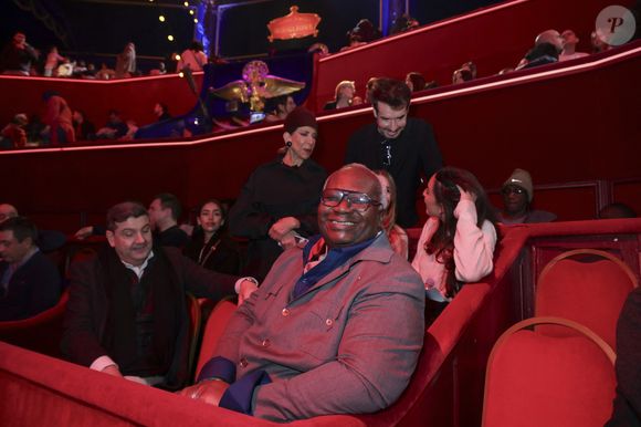 tout comme Magloire aux premières loges du show. 

Magloire, lors de la représentation pour Les Pièces Jaunes du Cirque Bouglione au Cirque d'Hiver organisée par le couturier Stéphane Rolland, Paris, France, le 10 janvier 2026. © Jack Tribeca / Bestimage