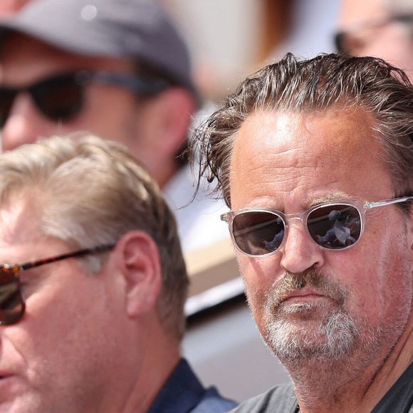 Matthew Perry dans les tribunes lors des Internationaux de France de Tennis de Roland Garros 2023. Paris, le 9 juin 2023.
© Jacovides / Moreau / Bestimage