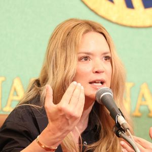 "Moi j'avais peur d'arriver avec mes gros sabots", a premièrement indiqué la comédienne

L'actrice française Virginie Efira s'exprime lors d'une conférence de presse au Japan National Press Club de Tokyo, le mardi 26 mai 2026.
 (photo by Yoshio Tsunoda/AFLO)