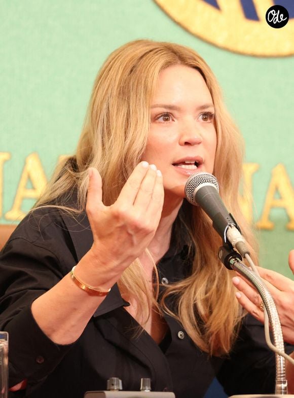 "Moi j'avais peur d'arriver avec mes gros sabots", a premièrement indiqué la comédienne

L'actrice française Virginie Efira s'exprime lors d'une conférence de presse au Japan National Press Club de Tokyo, le mardi 26 mai 2026.
 (photo by Yoshio Tsunoda/AFLO)