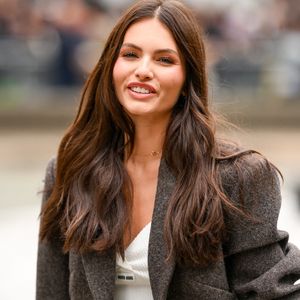 Loin des podiums, elle a lancé sa marque dont les produits aux ingrédients précieux sont à utiliser quotidiennement. 

Thylane Blondeau aux arrivées du défilé Miu Miu Collection Femme Prêt-à-Porter Printemps/Eté 2026 lors de la Fashion Week de Paris (PFW), au Conseil Économique, social et environnemental, Palais d'lena, à Paris, France, le 6 octobre 2025. Pierre Perusseau/Bestimage