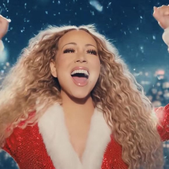 L'hymne règne en maître sur les classements musicaux à chaque période de Noël. Un succès qui avait amené de nombreux records à Mariah Carey.

Mariah Carey sort sa vidéo annuelle : “It’s Time” pour lancer la période de Noël. 

© Bestimage