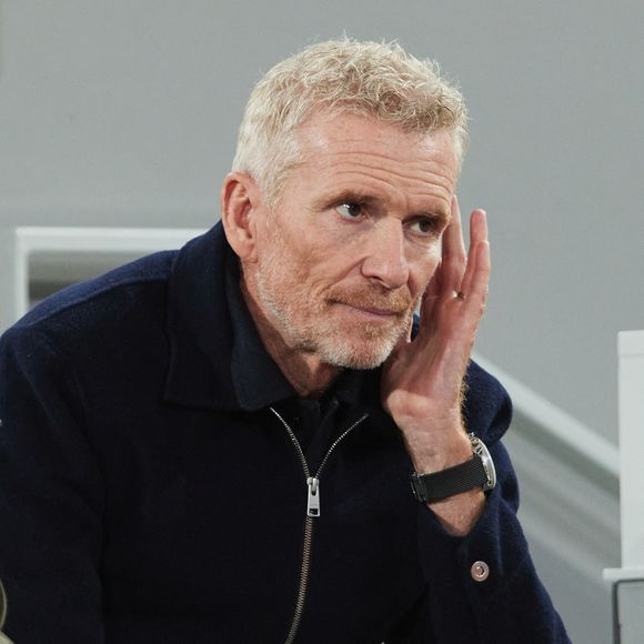 Contrairement aux précédentes années, les fans de "Koh-Lanta" devront se montrer patients avant de retrouver l'émission de survie sur TF1.

Denis Brogniart dans les tribunes des Internationaux de France de tennis de Roland Garros. © Jacovides-Moreau/bestimage