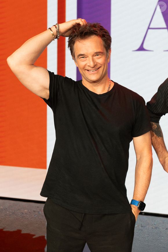 Exclusif - David Hallyday lors du backstage de l'enregistrement de l'émission "Famille je vous aime" présentée par M. Drucker et qui sera diffusée le 13 juin 2025 sur France 3, aux Studios rive gauche à Paris, France, le 15 avril 2025. © Clovis-Gaffiot/Bestimage